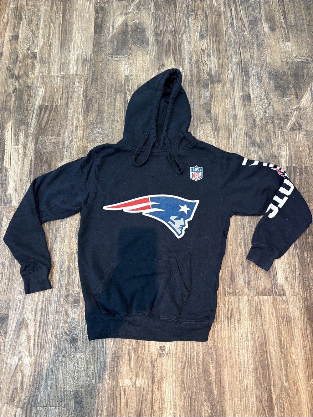 NFL New England Patriots Black Pullover Hoodie with Team Logo adult S